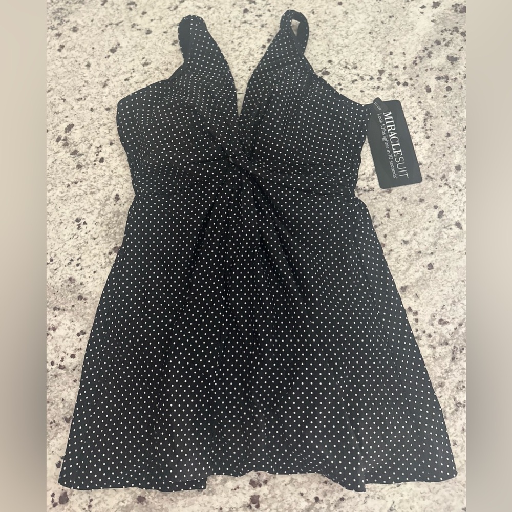 Nwt Miraclesuit Women's Swimwear Marais Tummy Control‎ polka dot swimsuit 18DD